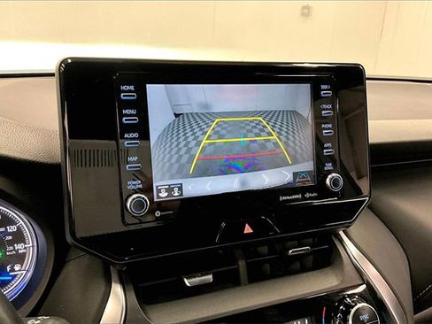 Used 2021 Toyota Venza XLE image 26