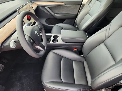 Used 2025 Tesla Model Y Long Range image 14