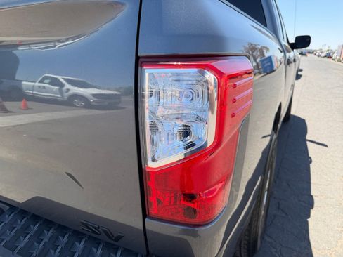 Used 2019 Nissan Titan SV w/ SV Convenience Package RWD image 28