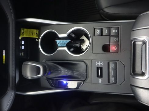 Used 2023 Toyota Highlander XLE image 14