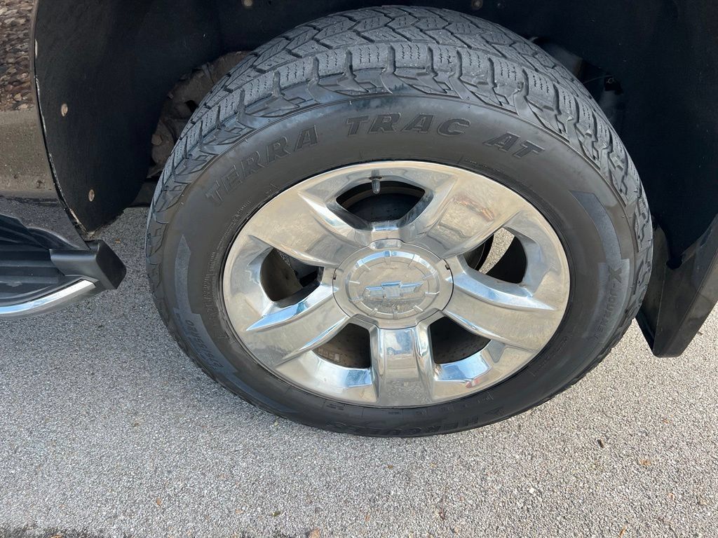 Used 2015 Chevrolet Tahoe LTZ AWD/4WD image 13