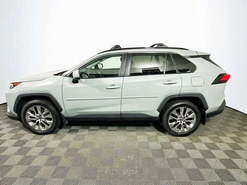 Used 2021 Toyota RAV4 XLE Premium image 5