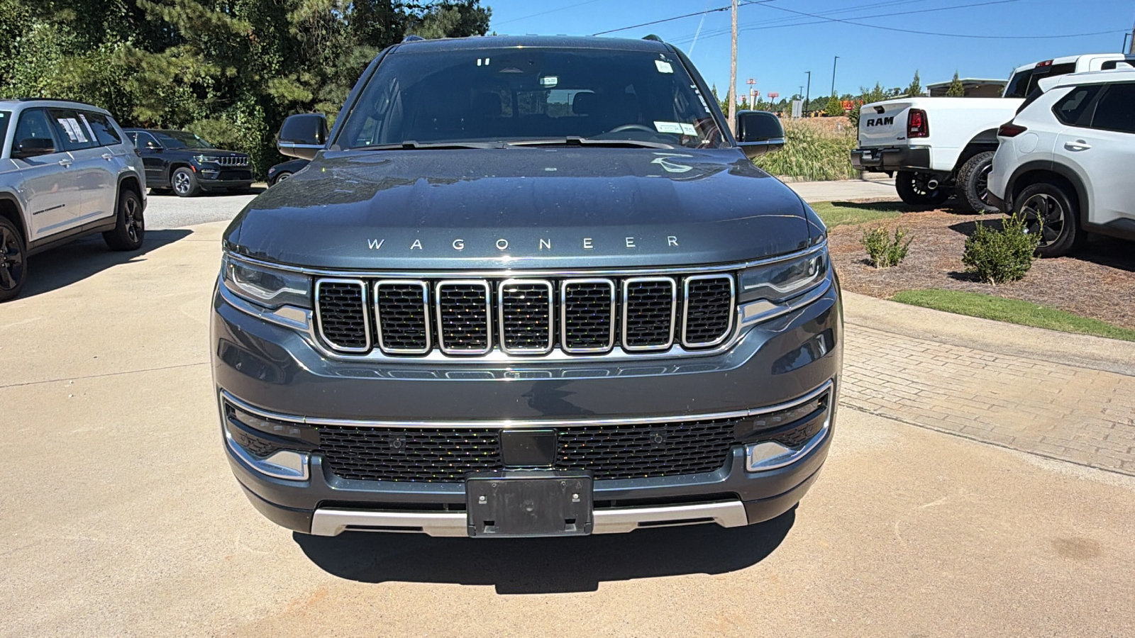 Used 2024 Jeep Wagoneer L Series II w/ Flexible Seating Group AWD/4WD image 3