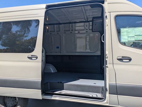 New 2025 Mercedes-Benz Sprinter 2500 image 9