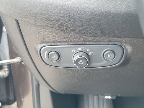 Used 2020 Chevrolet Equinox LT FWD image 18
