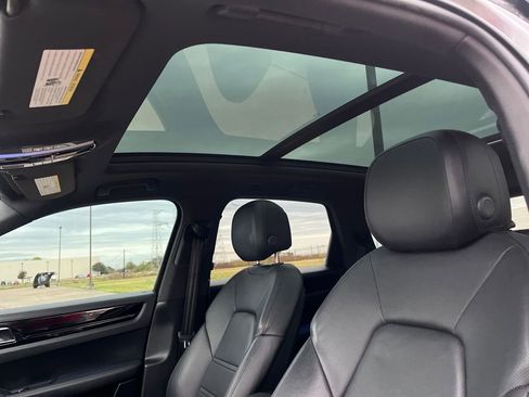 Used 2020 Porsche Cayenne image 21