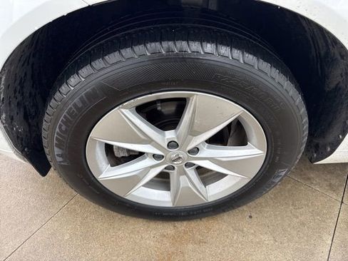 Used 2022 Volvo XC60 B5 Momentum image 11