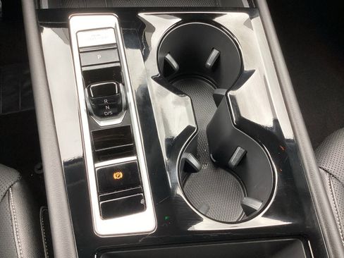 Used 2025 Volkswagen Atlas SE image 25