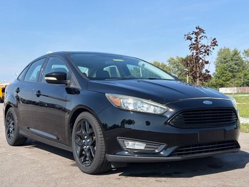 Used 2016 Ford Focus SE FWD image 1