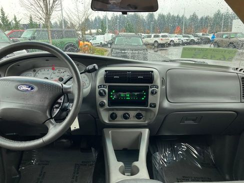Used 2002 Ford Explorer Sport Trac 4x4 image 6