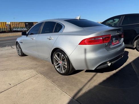 Used 2017 Jaguar XE Premium image 19