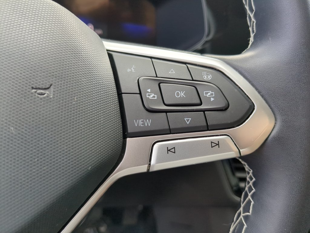 Certified 2023 Volkswagen Taos SE w/ Panoramic Sunroof Package FWD image 29