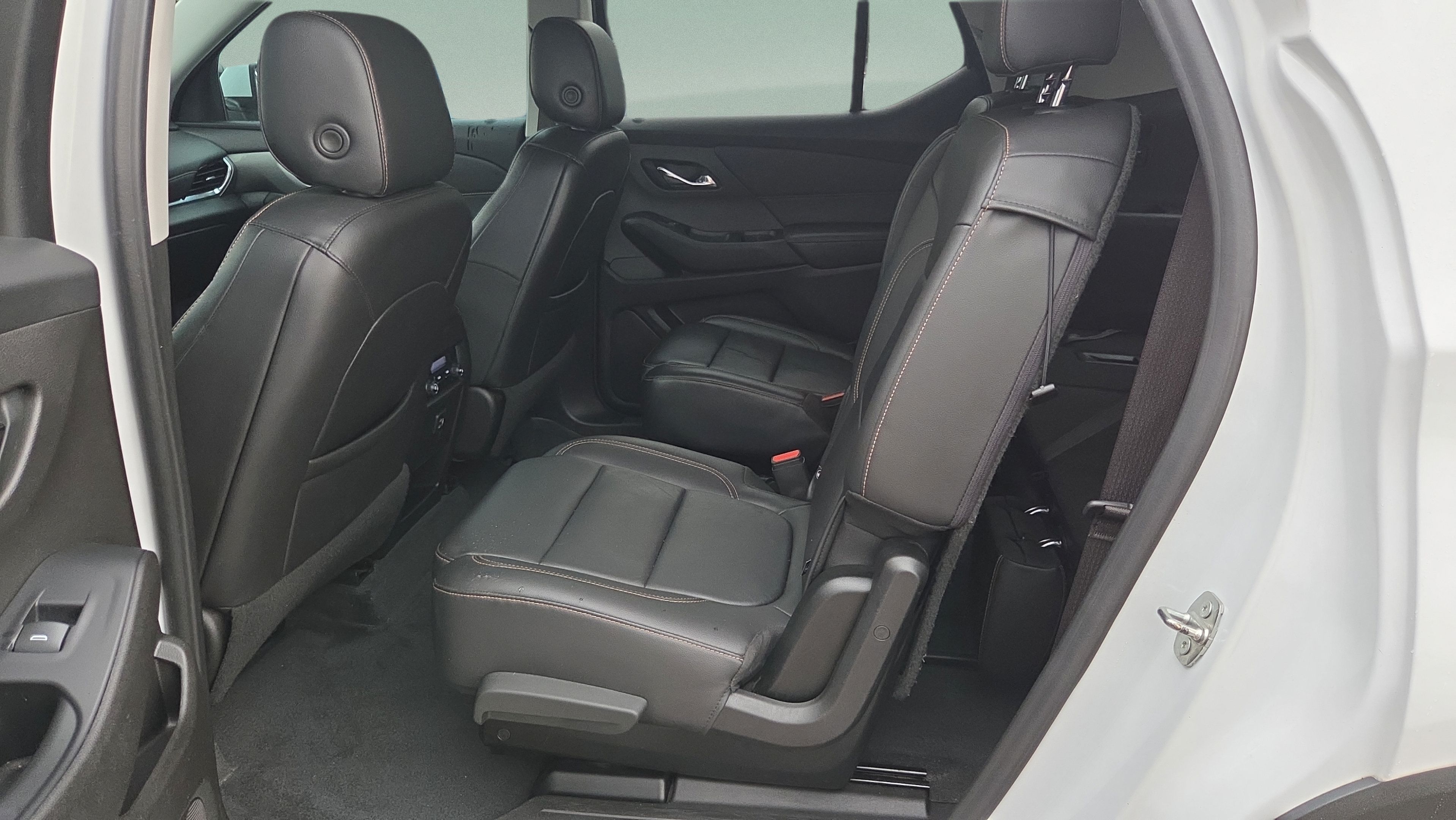 Used 2021 Chevrolet Traverse LT FWD image 12
