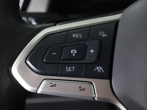 Used 2025 Volkswagen Atlas Cross Sport SE AWD/4WD image 41