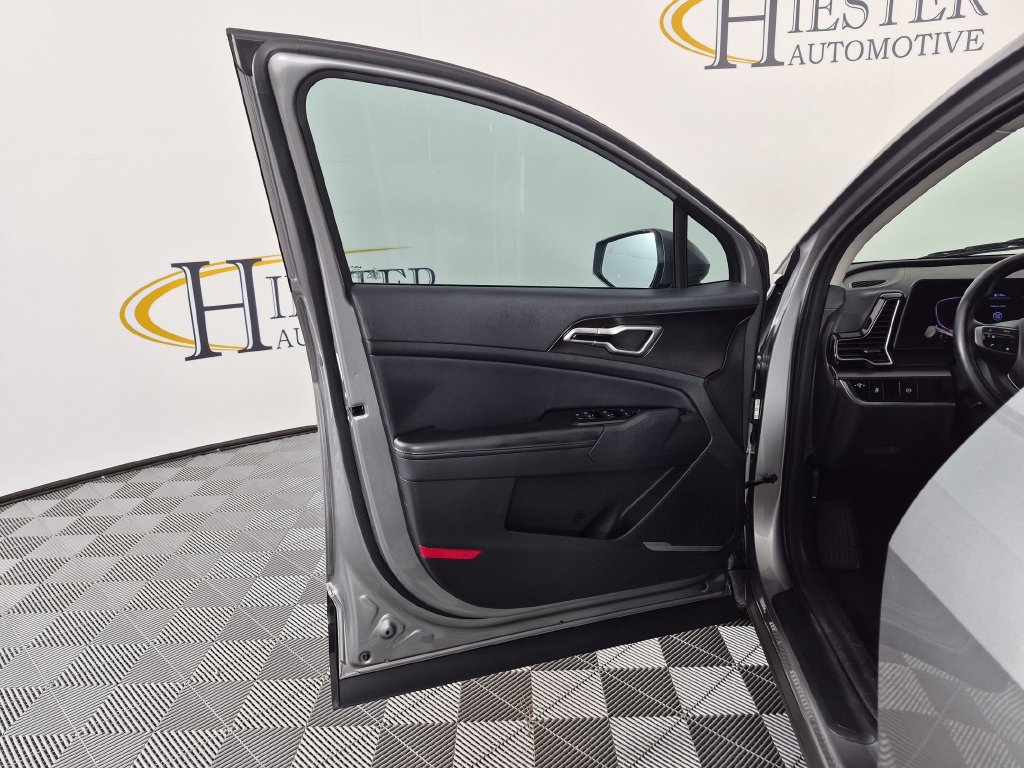 Used 2024 Kia Sportage EX FWD image 12