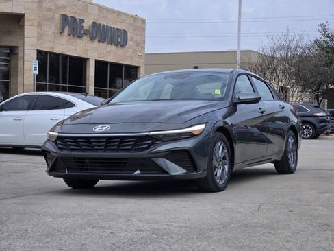 Certified 2025 Hyundai Elantra Blue image 3