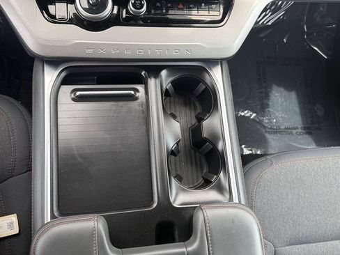 Used 2025 Ford Expedition Active RWD image 28