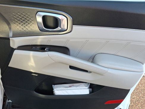 Used 2022 Kia Sorento SX Prestige w/ Panoramic Sunroof Package image 10