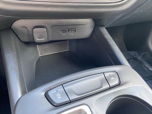 Used 2024 Chevrolet Trax RS w/ Sunroof Package FWD image 16