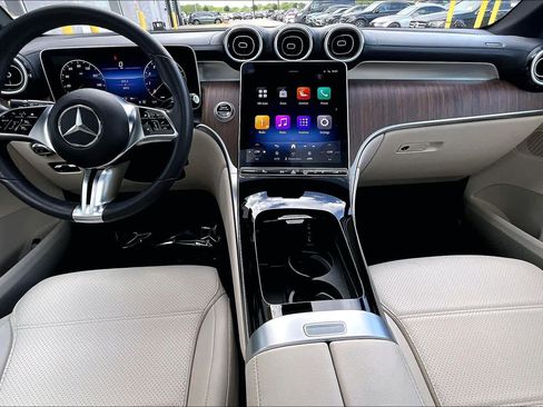 Used 2025 Mercedes-Benz GLC 300 image 14