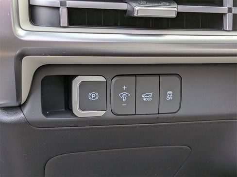 Used 2024 Hyundai Santa Fe SE image 16