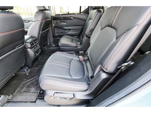 Used 2025 Honda Pilot TrailSport image 13