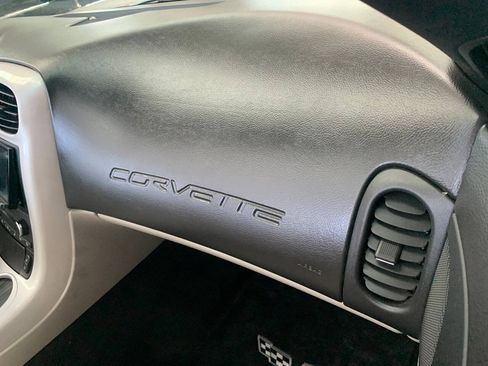 Used 2007 Chevrolet Corvette Convertible w/ Preferred Equipment Group RWD image 22