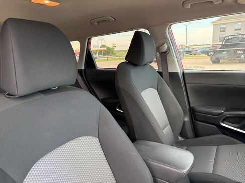 Used 2023 Kia Soul LX w/ LX Technology Package FWD image 8