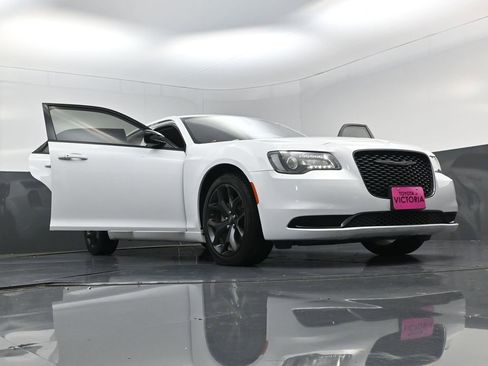 Used 2023 Chrysler 300 Touring w/ Sport Appearance Package image 26