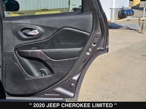 Used 2020 Jeep Cherokee Limited image 27