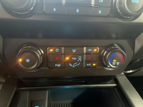 Used 2020 Ford F350 XLT w/ XLT Premium Package AWD/4WD image 16