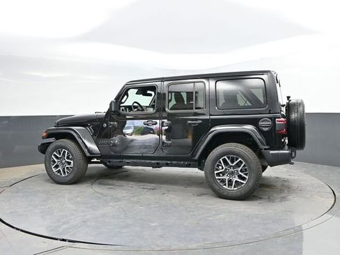 Used 2025 Jeep Wrangler Unlimited Sahara AWD/4WD image 6