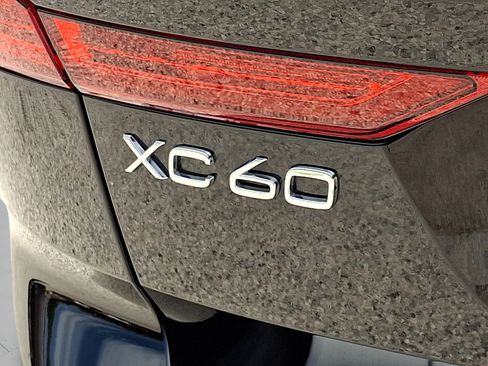 Used 2025 Volvo XC60 B5 Plus w/ Protection Package Premier AWD/4WD image 30