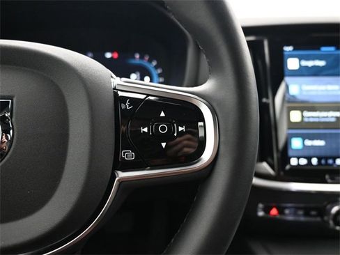 Used 2024 Volvo S60 B5 Plus image 25