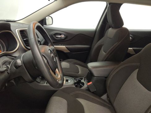 Used 2017 Jeep Cherokee Sport FWD image 17