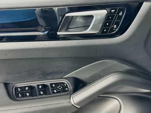 Used 2020 Porsche Cayenne AWD/4WD image 18