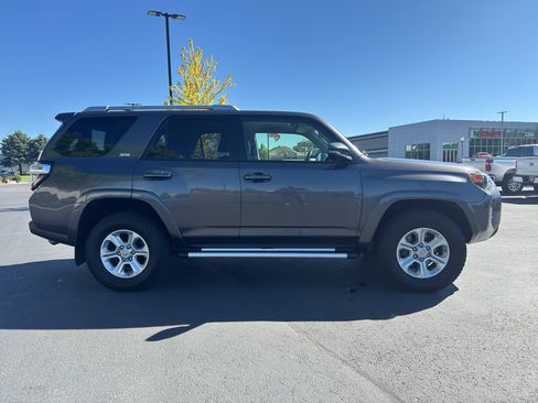 Used 2018 Toyota 4Runner SR5 Premium AWD/4WD image 2