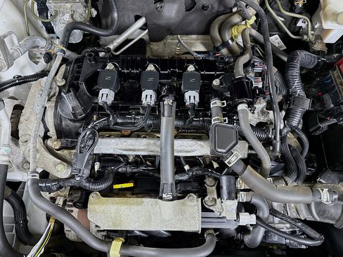 Used 2020 Nissan Kicks S image 39