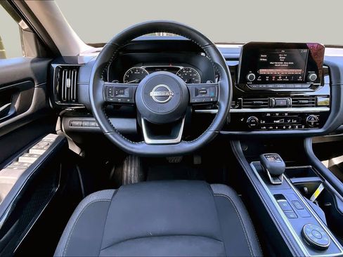 Used 2025 Nissan Pathfinder SV AWD/4WD image 6