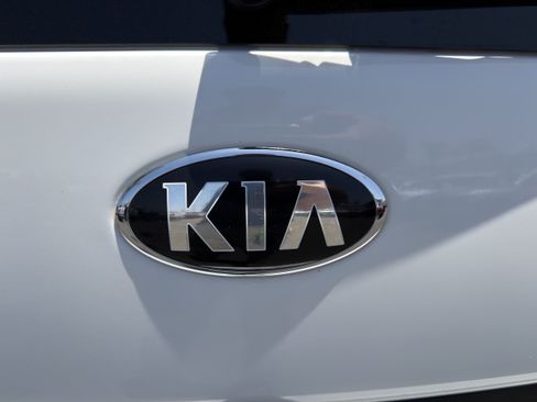 Used 2019 Kia Soul + FWD image 35