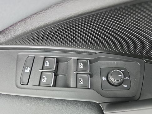 New 2026 Volkswagen Tiguan SE R-Line FWD image 28