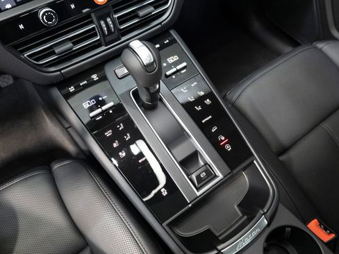 New 2026 Porsche Macan AWD/4WD image 15