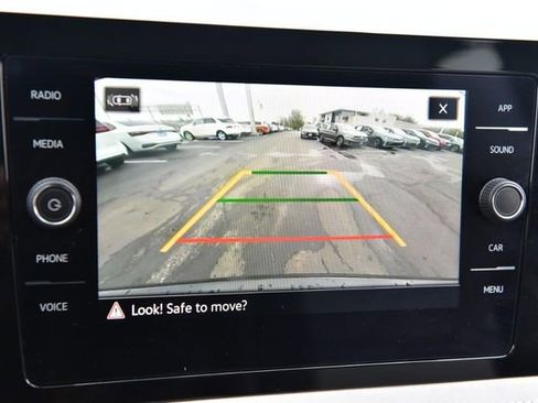 Used 2025 Volkswagen Taos SE AWD/4WD image 12