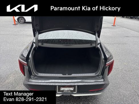 Used 2025 Kia K4 LX image 10