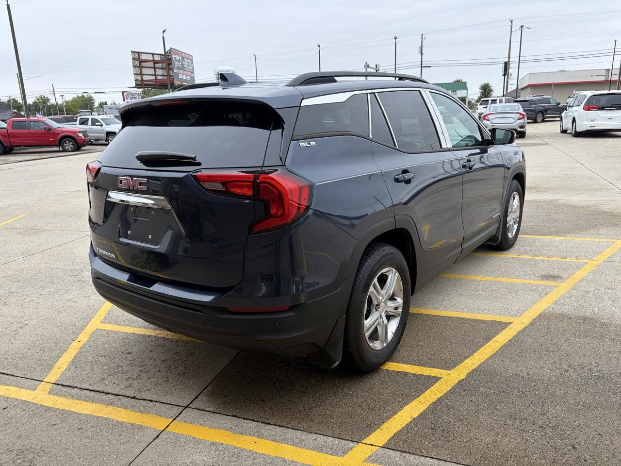 Used 2018 GMC Terrain SLE w/ Driver Convenience Package FWD image 6