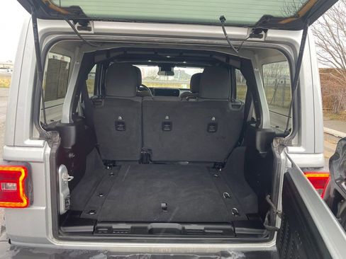 Used 2024 Jeep Wrangler Unlimited Sahara AWD/4WD image 20