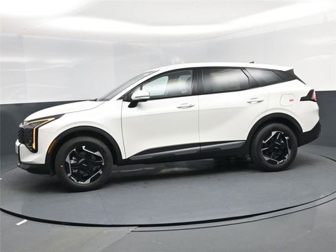 New 2026 Kia Sportage S image 3