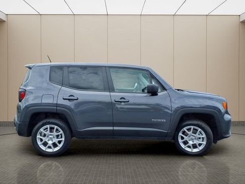 Used 2023 Jeep Renegade Latitude AWD/4WD image 7