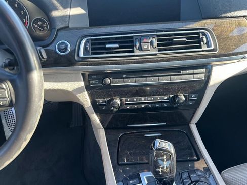 Used 2012 BMW 750i w/ M Sport Pkg RWD image 21