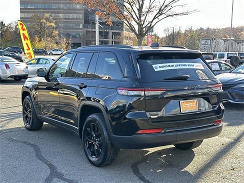 Certified 2024 Jeep Grand Cherokee Altitude image 4